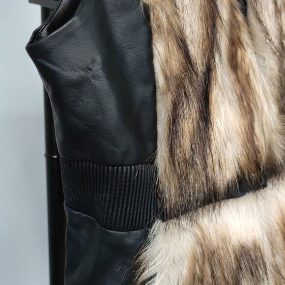 New York and Company Fur Vest - Picture 4 of 4